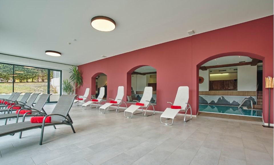 10-ruhebereich-hallenbad.jpg