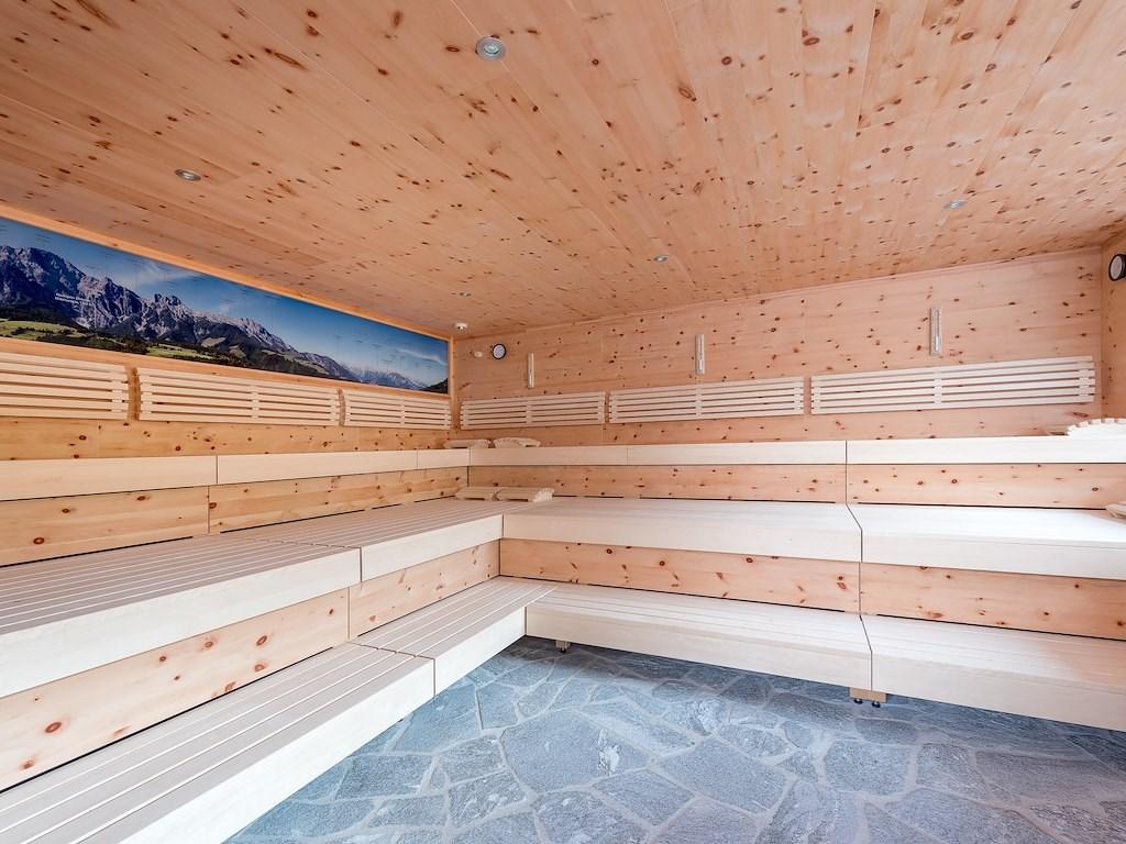 Zirben-Aussensauna (innen)_Druck.jpg