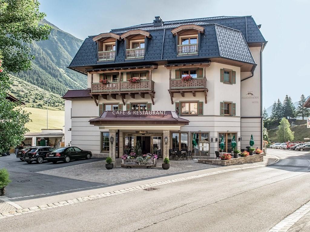 Fluchthorn Eingang Sommer.jpg