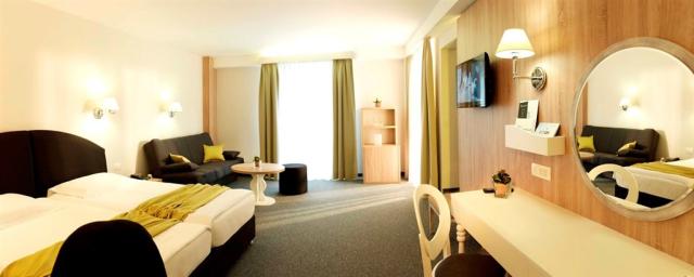hotel-mirna-twin-room-balcony-mirror-panorama-16.jpg