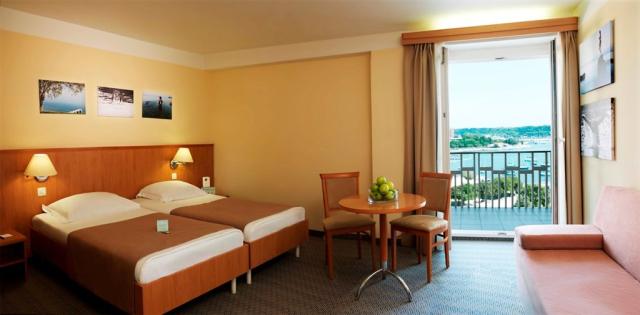 hotel-neptun-twin-bed-sea-view-balcony.jpg