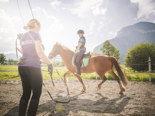 ReitunterrichtReithotelReitstundenFamilotelLandgutFurtherwirtKi