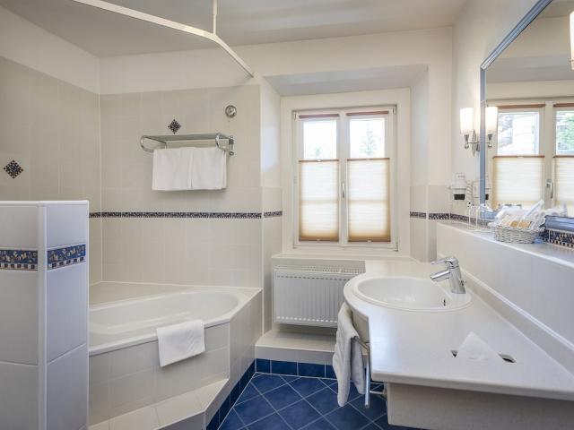 FamAppartementLandhaus_Bad.jpg