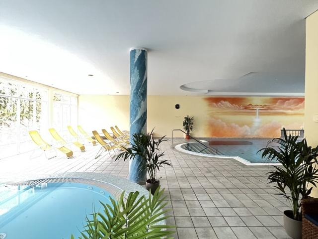 Innenpool BH.jpg