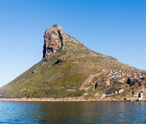 dreamstime_xxl_33625990_hout bay.jpg