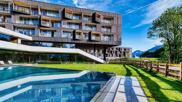 falkensteiner-hotel-montafon-exterior-aussenpool-1920x1080.jpg