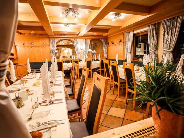 Restaurant blauer Saal.jpg