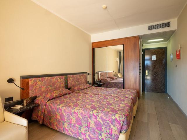VRN-03353-2025-hotelleonardodavinci-camerestandard-2.jpg