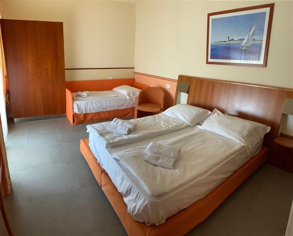 VRN-03440-JuniorSuite (1).jpg