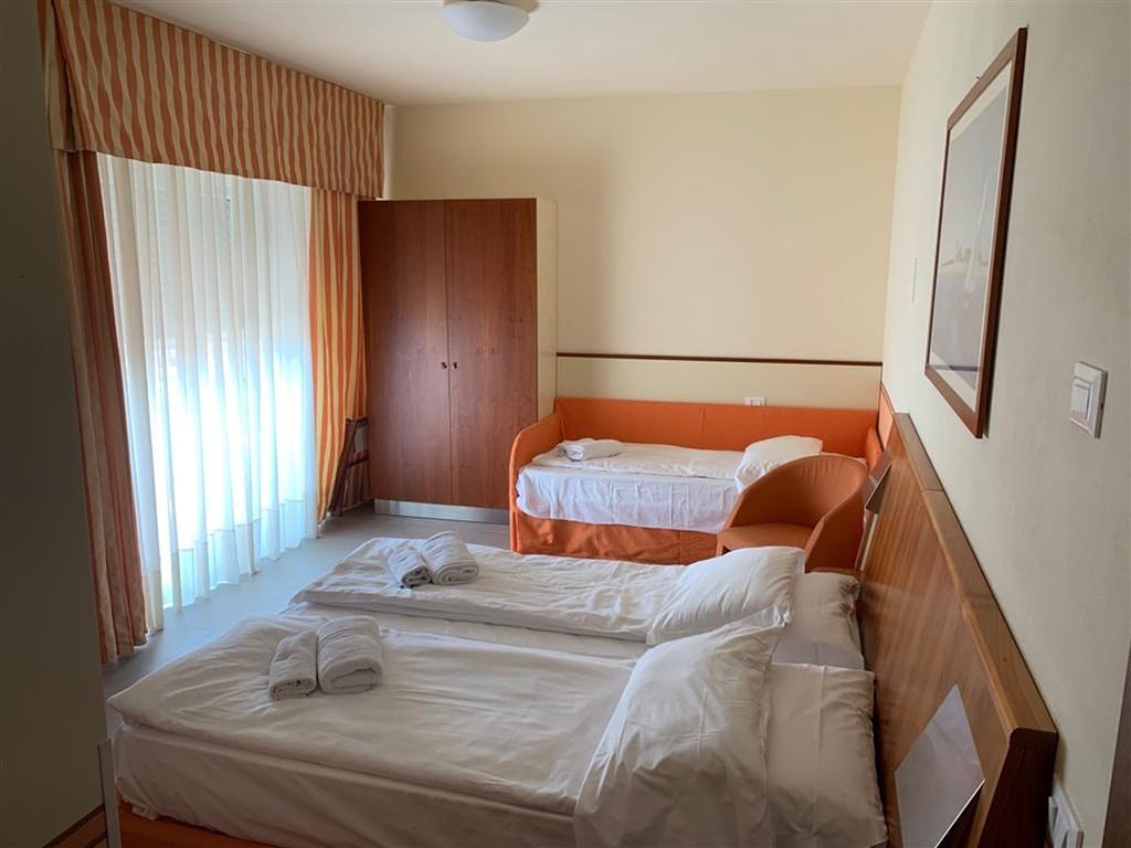 VRN-03440-JuniorSuite (2).jpg