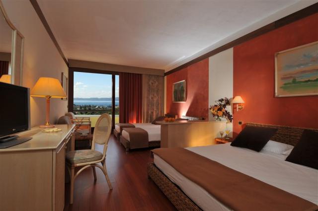 VRN-03434-009 Junior Suite.jpg