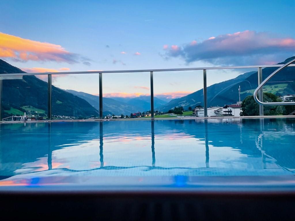 Pool-.jpg