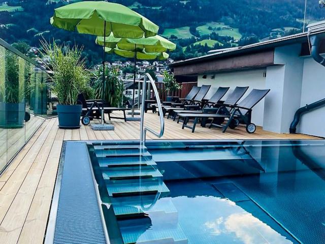 Infinity-pool-hotel-Malerhaus.jpg