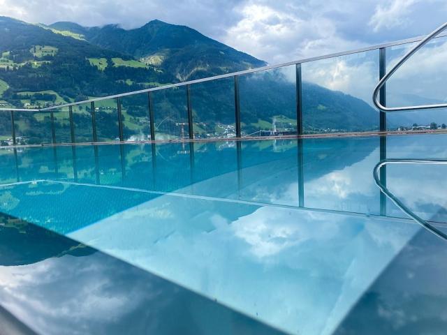 Infinity-pool-zillertal-hotel.jpg