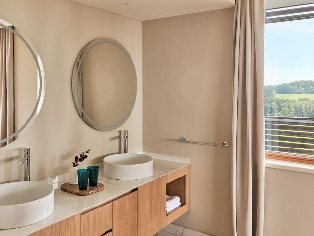 2304bb_falkensteiner-bad-leonfelden-room_suite-1972_comp_eciRGB