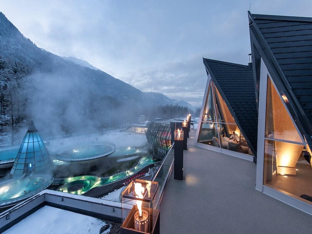 spa-3000-abendstimmung-winter-aqua-dome-tirol-therme-laengenfel