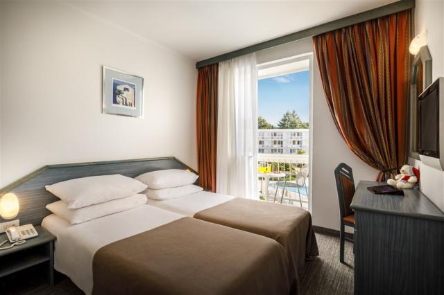 Double_Room_With_Seaside_Balcony_S2BM_2.jpg