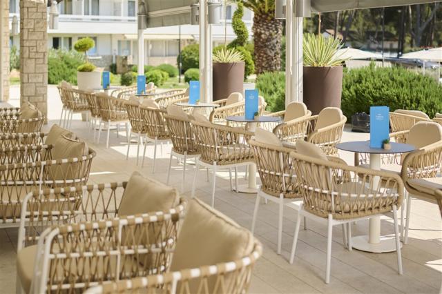Laguna_Maradiso_Hotel_by_Aminess_2025_Lobby_Bar_Terrace_02.jpg