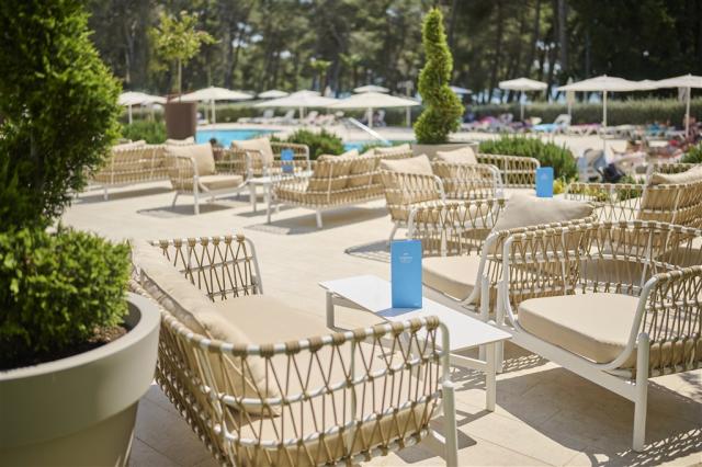 Laguna_Maradiso_Hotel_by_Aminess_2025_Lobby_Bar_Terrace_04.jpg