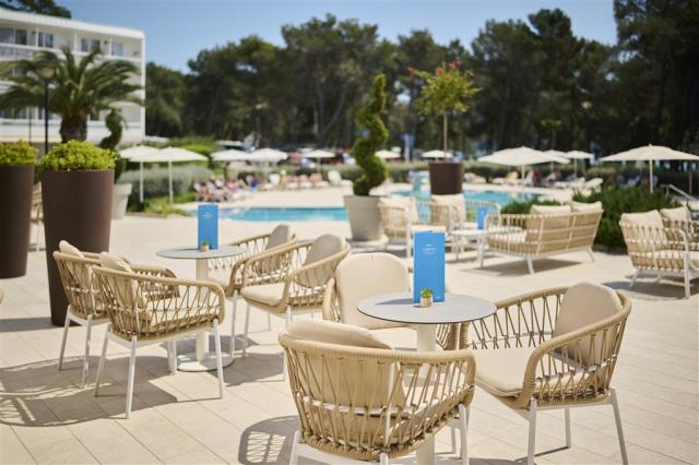laguna-maradiso-hotel-by-aminess-lobby-bar-terrace.jpg