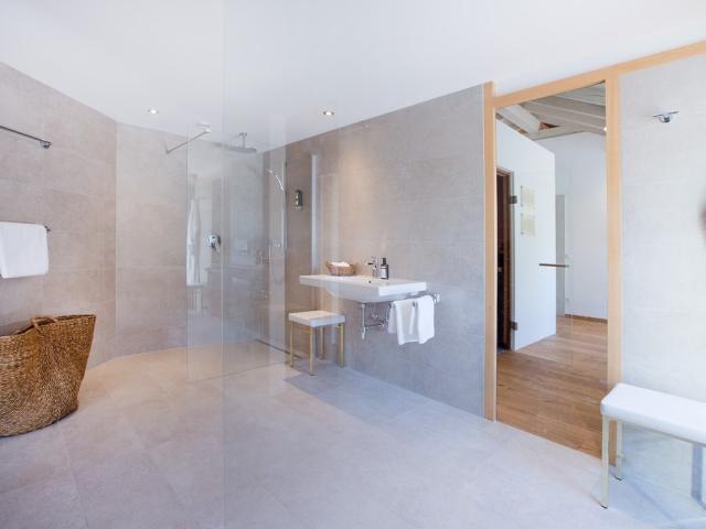 Schrofenstein_Gebaeude_Raeumlichkeiten_Wellness&Spa_Bereich_Dus
