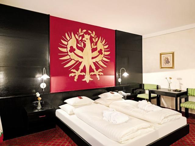 Schrofenstein_Gebaeude_Raeumlichkeiten_Zimmer_KomfortDoppelzimm
