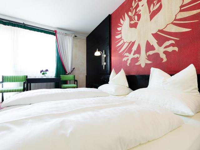 Schrofenstein_Gebaeude_Raeumlichkeiten_Zimmer_KomfortDoppelzimm