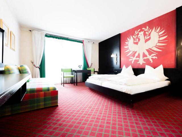 Schrofenstein_Gebaeude_Raeumlichkeiten_Zimmer_KomfortDoppelzimm