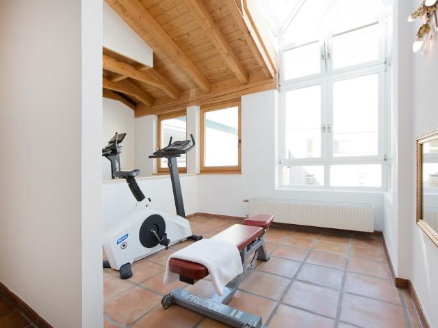 Schrofenstein_Gebaeude_Raeumlichkeiten_Fitnessbreich_Ausdauerge