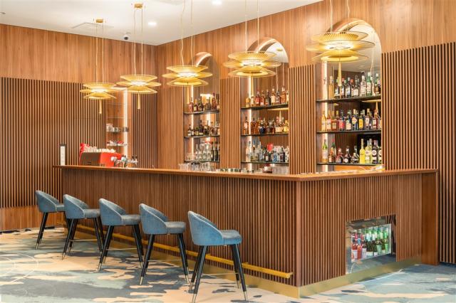 Capella_bar_1.JPG
