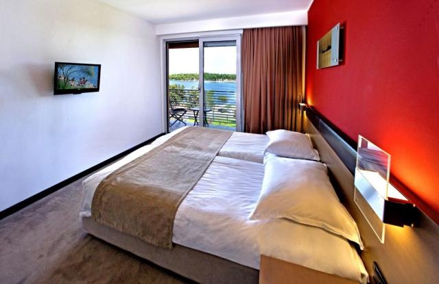 Hotel_Molindrio_Plava_Laguna_Premium-room-with-balcony-sea-view