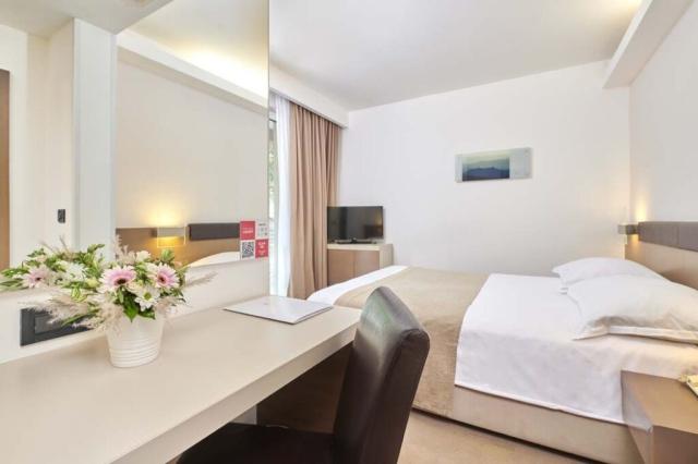 Hotel-Molindrio-Plava-Laguna-Classic-room-with-balcony-C2B-3-10
