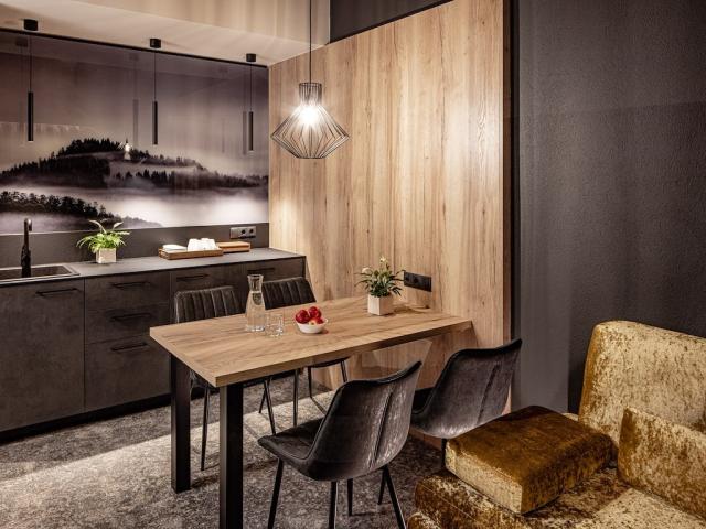 BZO-03651-Maiern_Family_Suite- (2).jpg