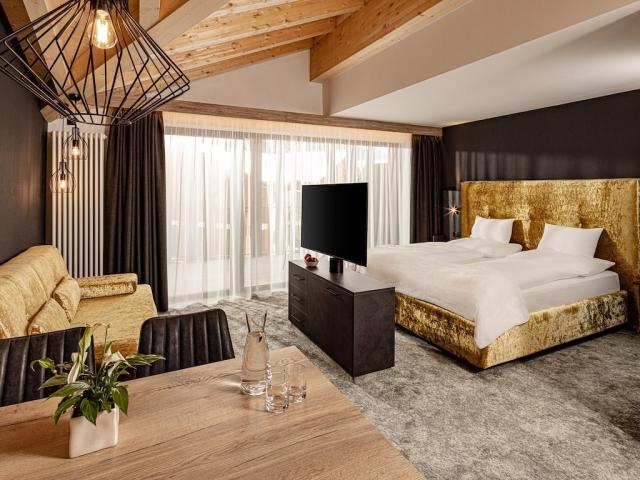 BZO-03651-Maiern_Family_Suite- (3).jpg