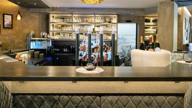 Bar4.jpg