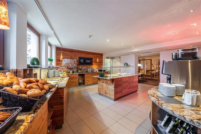 Hotel-Bon-Alpina-Igls-Frühstücksbuffet-Tirol-groß (5 von 23).jp