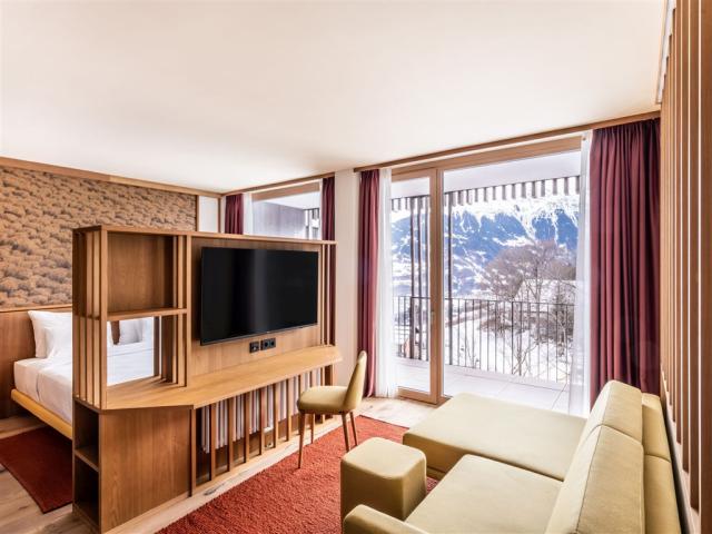 2212dd_falkensteiner-montafon-rooms_131 - Mountain Suite.jpg
