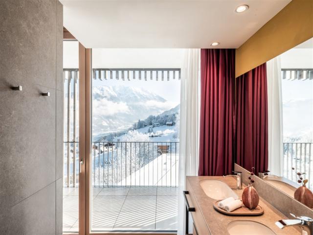 2212dd_falkensteiner-montafon-rooms-3 - Panorama Suite.jpg
