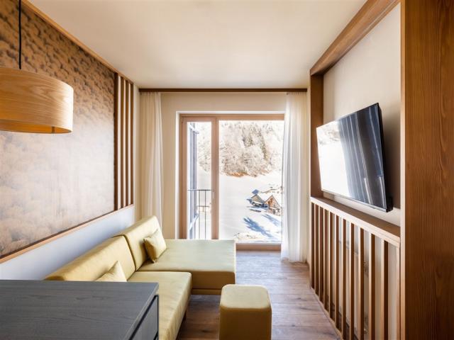 2212dd_falkensteiner-montafon-rooms-5 - Panorama Suite.jpg
