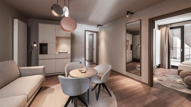 grand-suite-lido-living-area.jpg