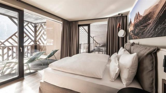 grand-suite-lido-master-bedroom.jpg