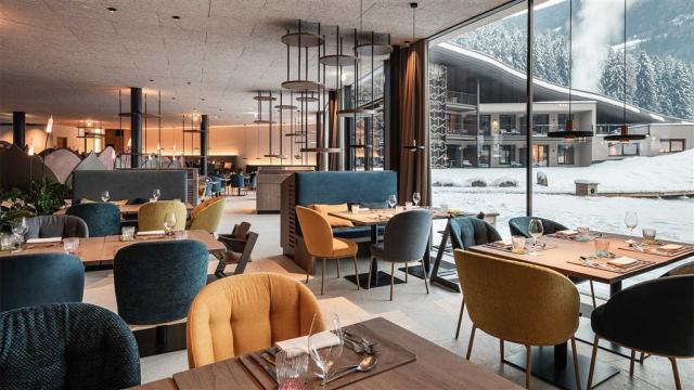 falkensteiner-family-resort-lido-restaurant-1920x1080.jpg