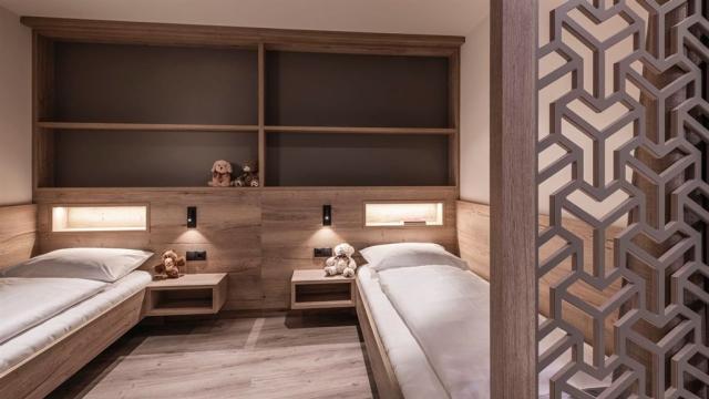 deluxe-family-suite-lido-kids-bedroom.jpg