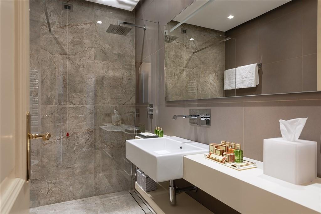bagni superior.jpg