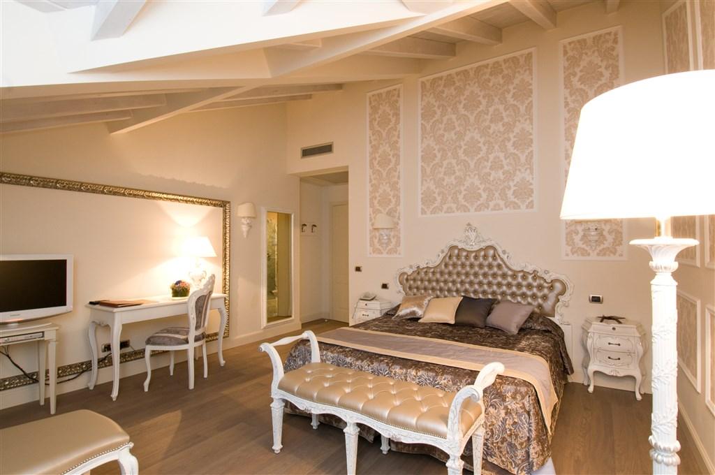 Junior Suite Venice 42 b.jpg