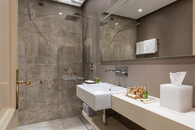 bagni superior.jpg
