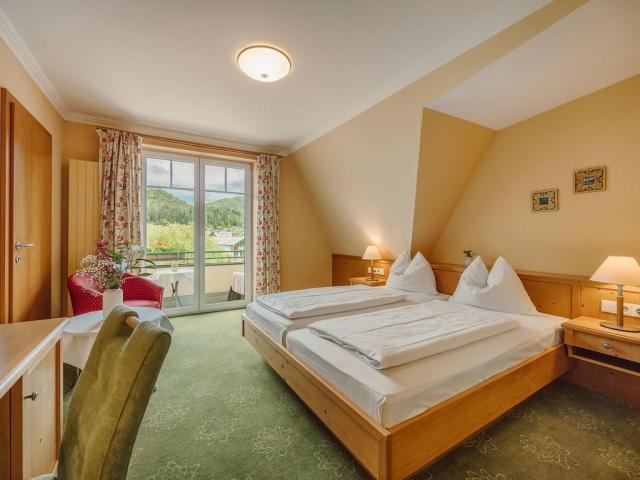 Doppelzimmer mit Bergblick (3).jpg