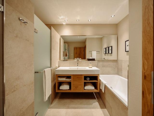 Badezimmer Doppelzimmer Deluxe.jpg