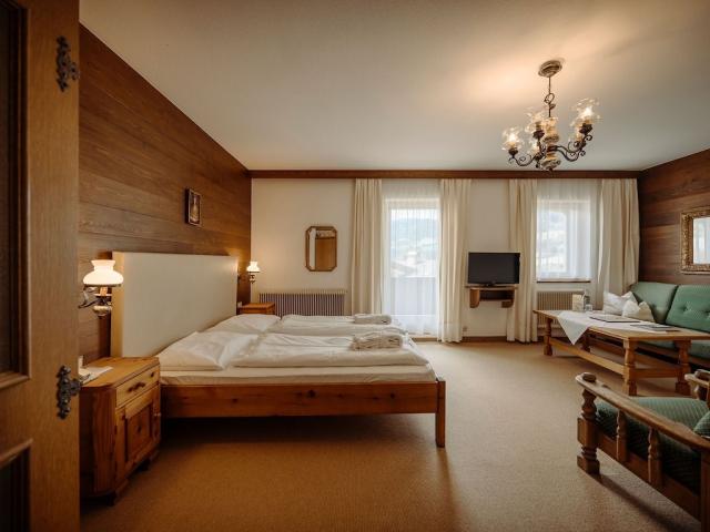 Doppelzimmer Standard 1.jpg