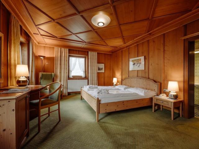 Doppelzimmer Standard.jpg